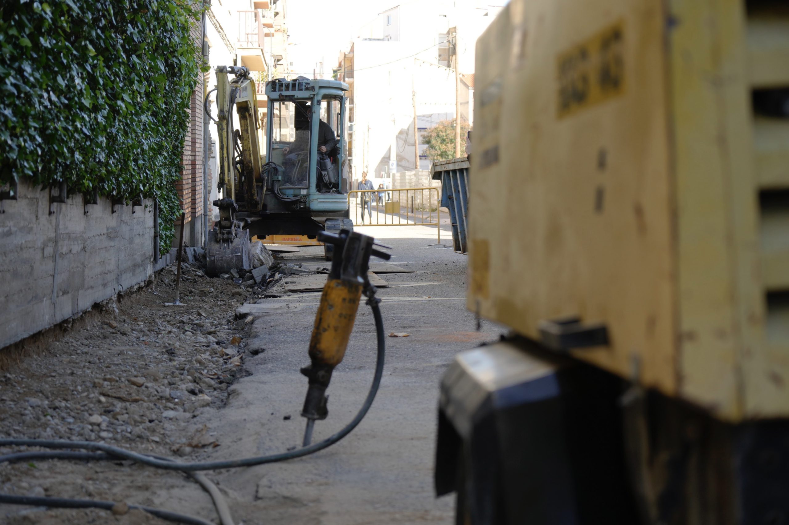 Obres a la zona de l'Escorxador, amb la principal actuació al carrer Alcalde Costa.