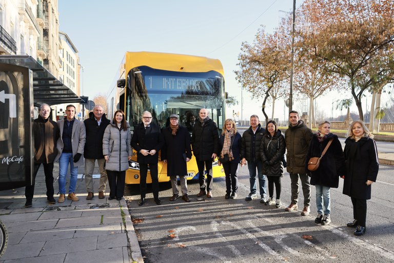 La Regidoria de Mobilitat de l’Ajuntament de Lleida presentat avui el primer dels cinc autobusos elèctrics que es posen en funcionament a la ciutat en el marc del Pla de Mobilitat Urbana i Sostenible.