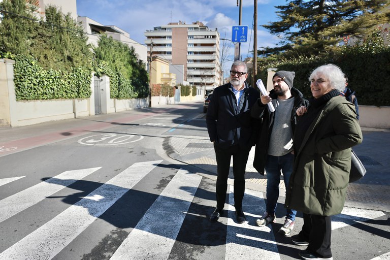 Visita a la millora de l’accessibilitat i més espai per al vianant a l’entorn del carrer Alfred Pereña.