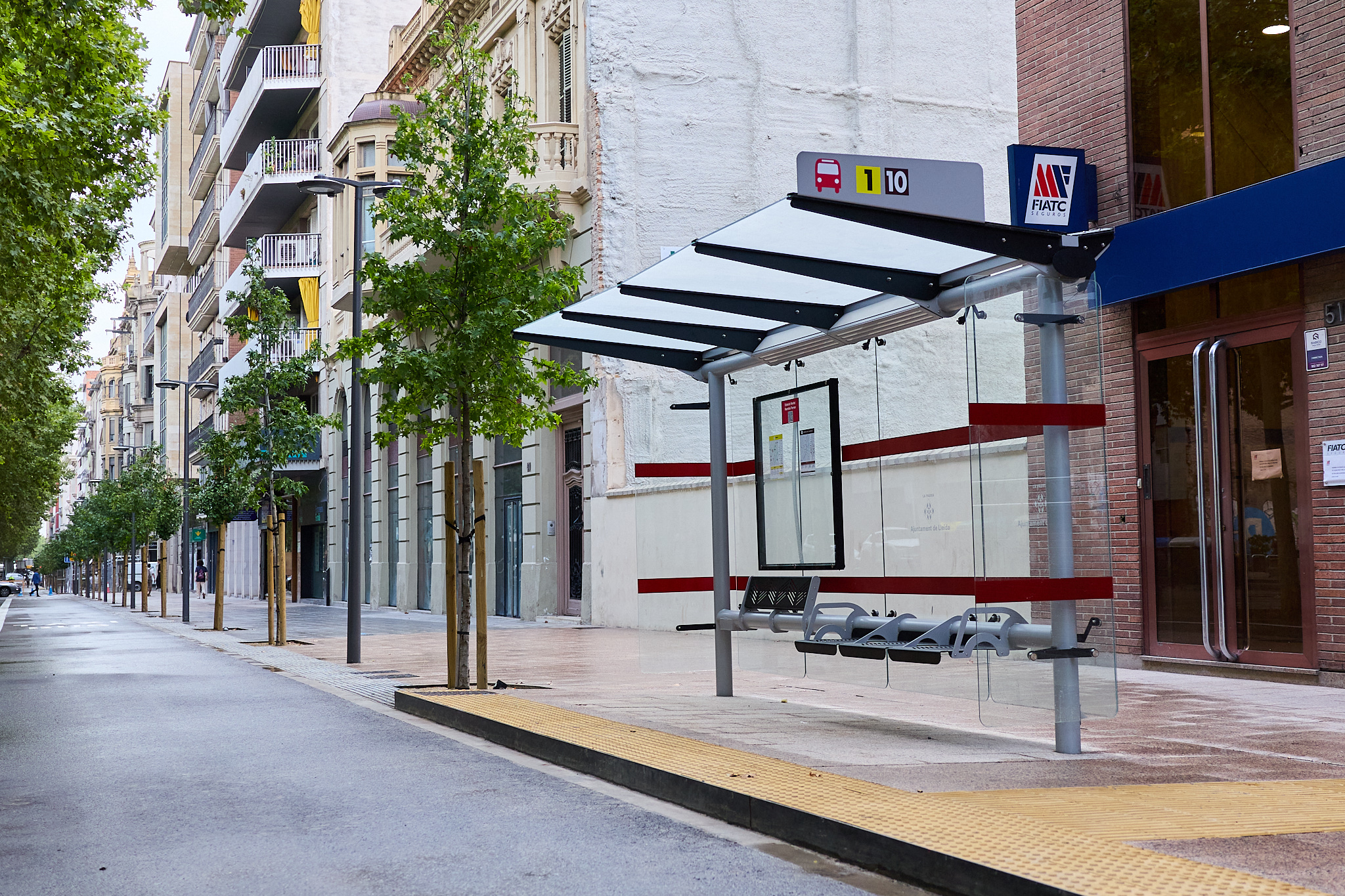 La nova marquesina dels autobusos a Rambla Ferran.