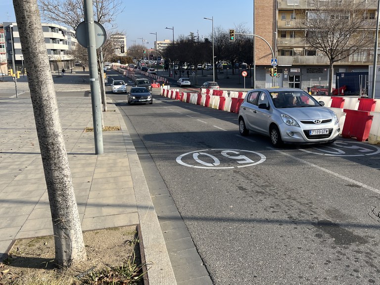 Via de Prat de la Riba amb senyalització per obres.