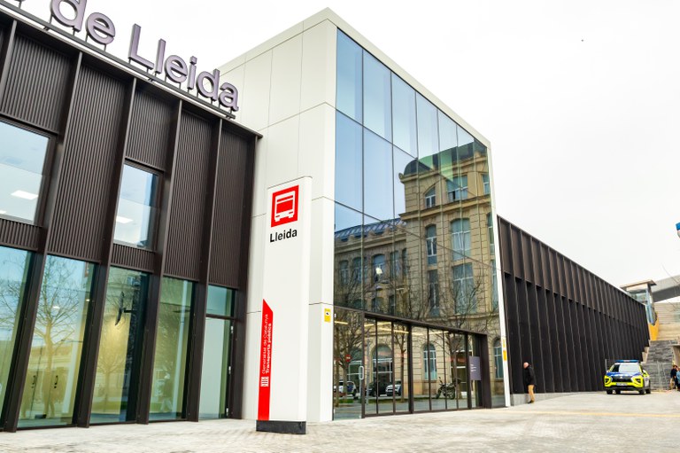 Façana de la nova estació d'autobusos.